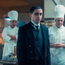 A cena con il dittatore: gli chef riuniti in cucina con al centro Oscar Lasarte