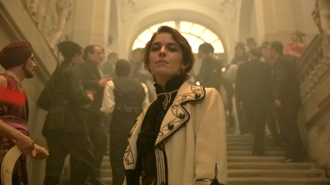 Valentina Romani in una scena di Alla Festa della Rivoluzione