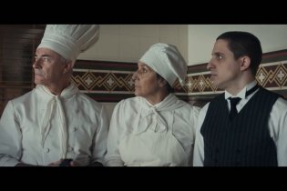 A cena con il dittatore - Clip Esclusiva 'La fuga è servita'