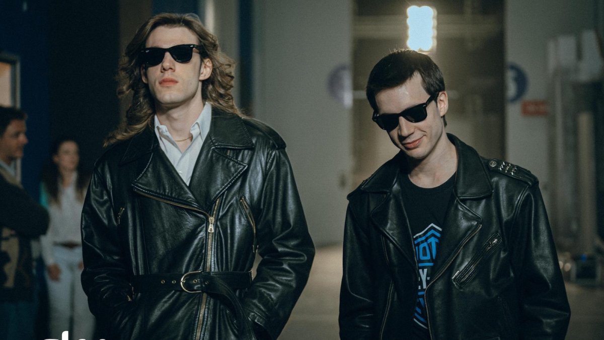 Nord Sud Ovest Est   La leggendaria storia degli 883, una clip svela la data d