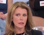 Uomini e Donne: Tina Cipollari attacca Cinzia Paolini, “Interessata solo ai soldi”