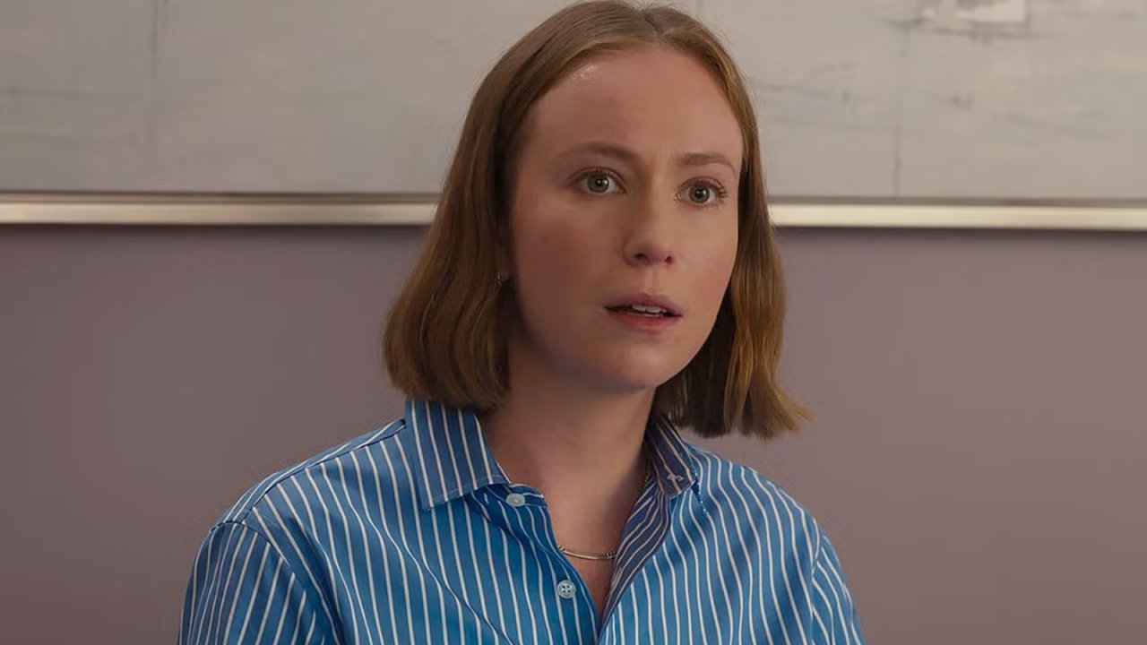 Hannah Einbinder, star di Hacks, contro l'IA: "Chi la usa non è un creativo, è un perdente"