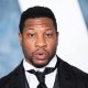 Jonathan Majors vittima di un incidente sul set di Knuckle, la troupe entra in sciopero