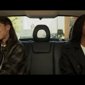 A Year in London: Melanie Liburd, Nina Pons in auto