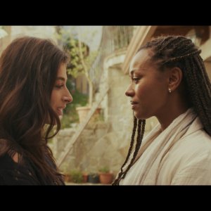 A Year in London: Melanie Liburd, Nina Pons in una foto