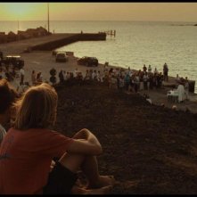 Sciatunostro: Ettore e Giovanni osservano gli abitanti di Linos da una collinetta