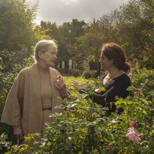 Vita mia: Dominique Sanda e Celeste Casciaro in giardino
