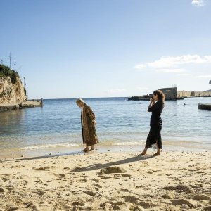 Vita mia: Dominique Sanda e Celeste Casciaro sulla spiaggia
