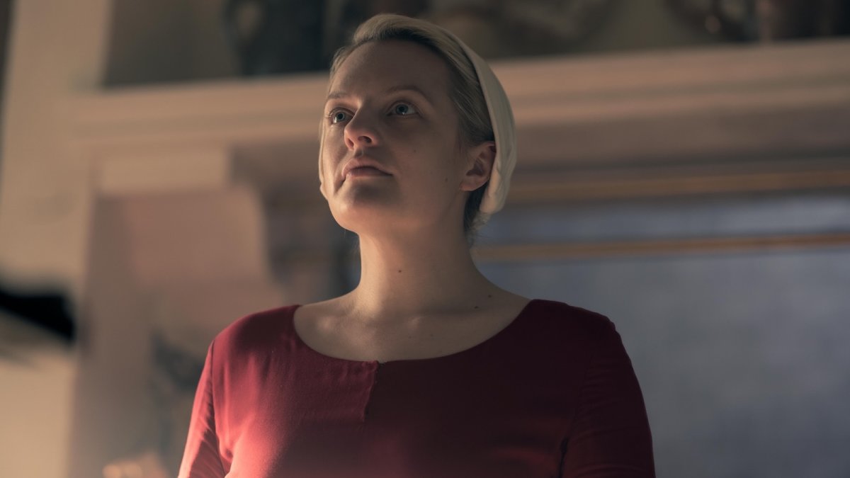 elisabeth moss a sorpresa in the testaments il ritorno di june osbourne spiegato da Movieplayer.it elisabeth moss a sorpresa in the testaments il ritorno di june osbourne spiegato