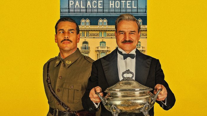 A cena con il dittatore, recensione: un’irresistibile farsa ci mostra come ridere del potere