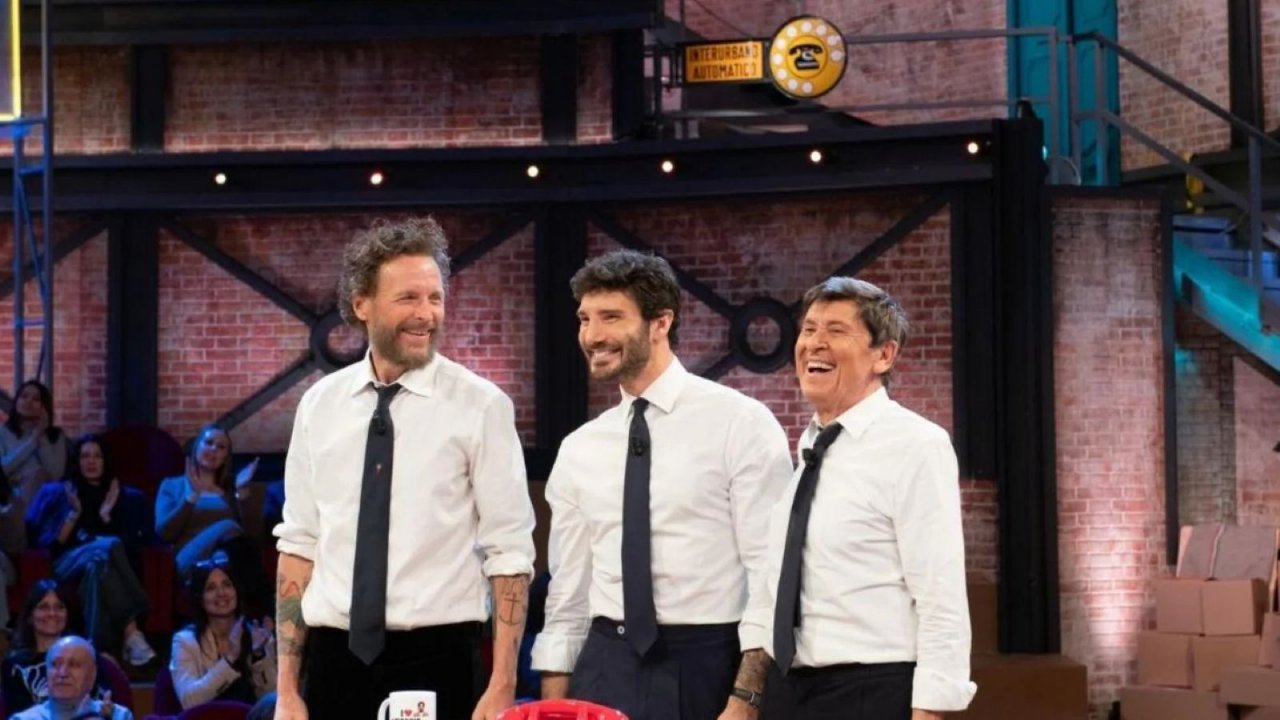Affari Tuoi stasera su Rai 1 con Jovanotti, Morandi e due pacchiste speciali