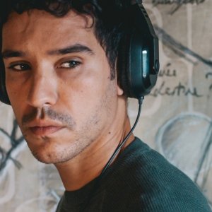 Il sentiero dei fantasmi: Adam Bessa in una sequenza