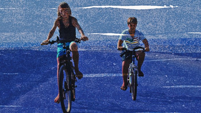 Sciatunostro, recensione: l’estate dell'amicizia tra mare, sole e una videocamera