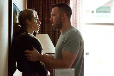 Blake Lively con un minaccioso Ben Affleck in The Town (2010)