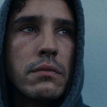 Il sentiero dei fantasmi: Adam Bessa in un frame