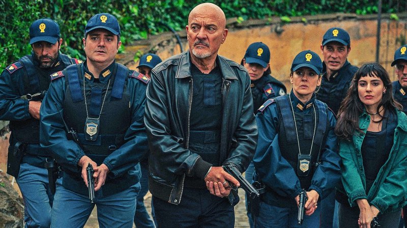 Uno sbirro in Appennino, recensione: la fiction RAI è ambiziosa (ma ancora imperfetta)