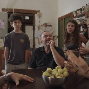 Tatti, paese di sognatori: Ruedi Gerber discute con gli abitanti di Tatti