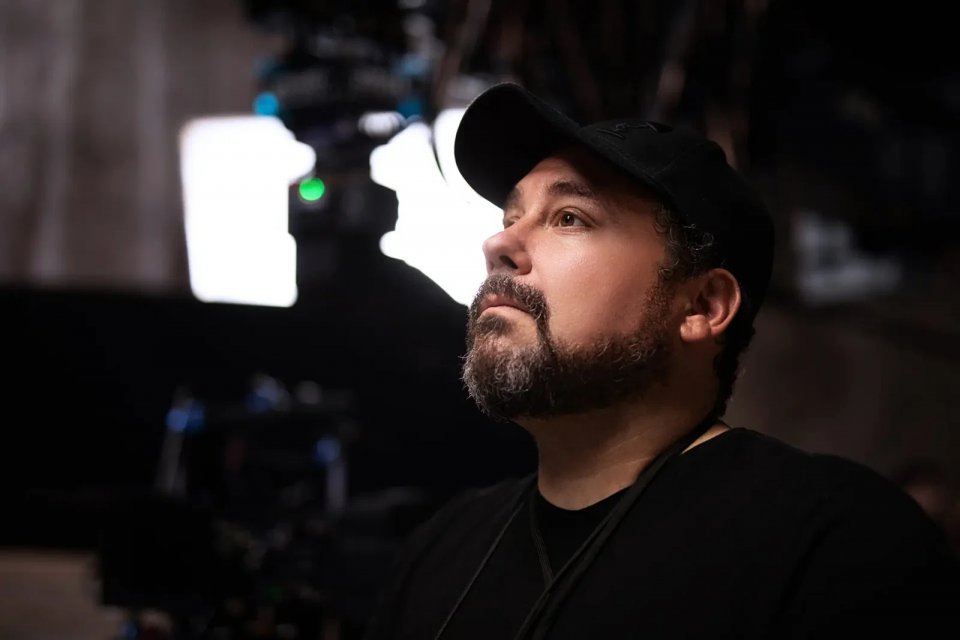 Victor Perez On Set 1