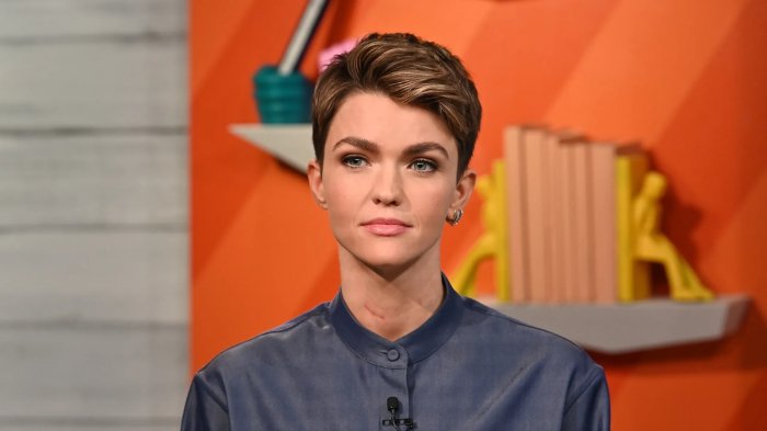 Ruby Rose accusa Katy Perry di molestie sessuali, i portavoce della cantante replicano: 'Tutto falso'