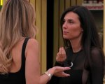 Grande Fratello Vip, sondaggi nona puntata: eliminata una tra Lucia e Blu?