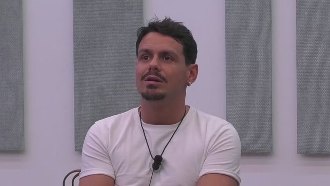 GF VIP, la sorella di Lucia vuole la squalifica di Renato e Blu: la clip che divide il web