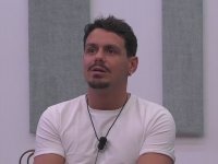 GF VIP, la sorella di Lucia vuole la squalifica di Renato e Blu: la clip che divide il web