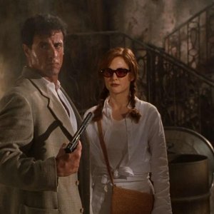 Assassins: Sylvester Stallone e Julianne Moore in una scena del film