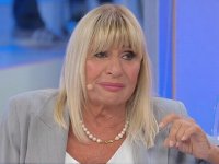 Uomini e Donne: Gemma Galgani in lacrime, Antonio la rifiuta e lei crolla in studio