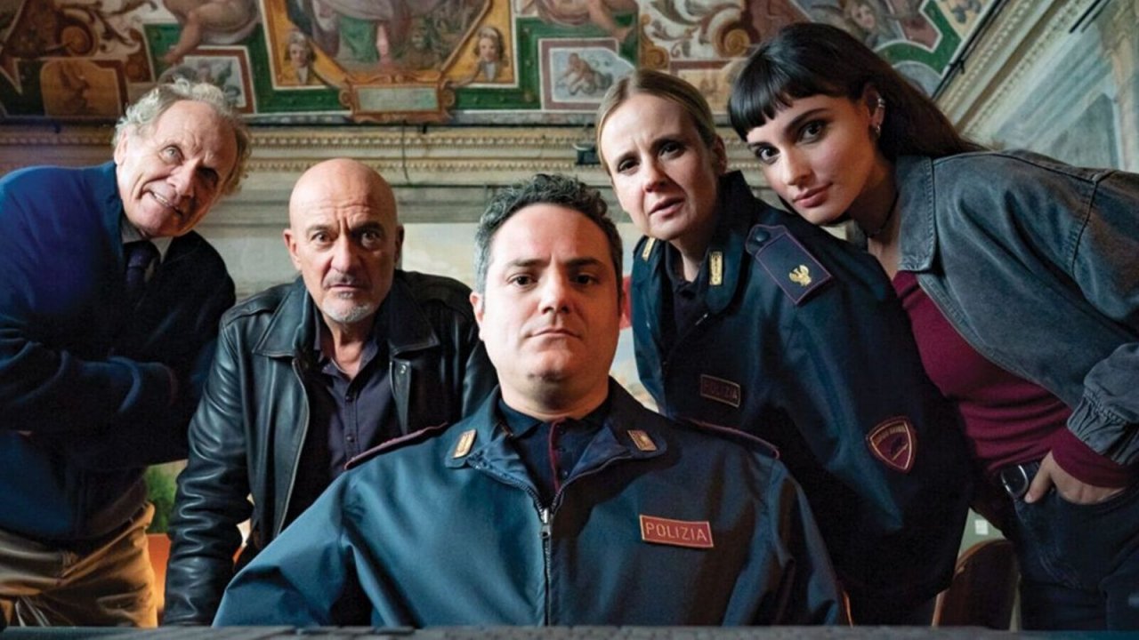 Claudio Bisio e la squadra di Vasco Benassi in Uno sbirro in Appennino