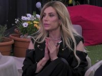 Antonella Elia finalista al GF Vip, Paola Caruso attacca: 'La denuncio'