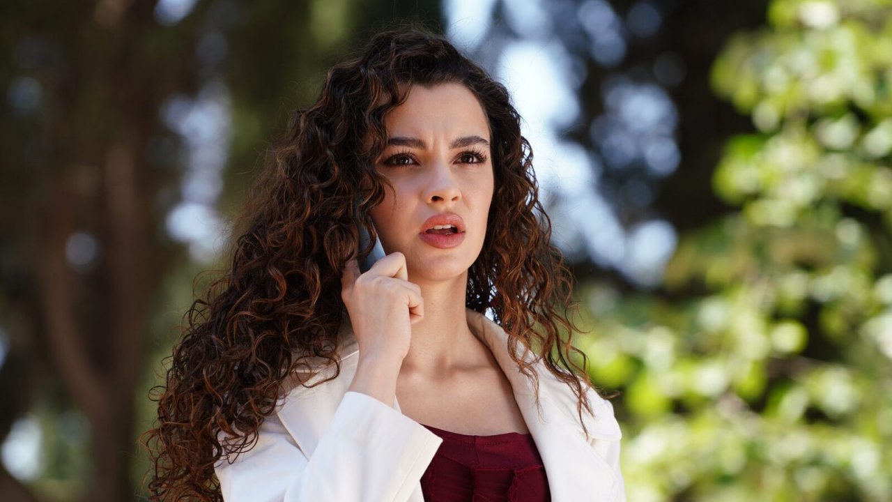 Su Burcu Yazgı Coşkun interpreta Canfeza