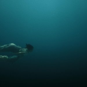 Eva: una misteriosa scena subaquea