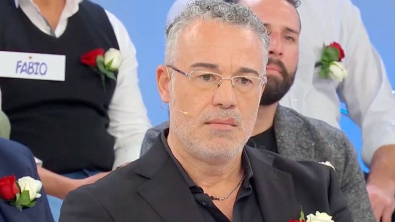 Uomini e Donne: Elisabetta ha un malore, Sebastiano la soccorre ma chiude con lei