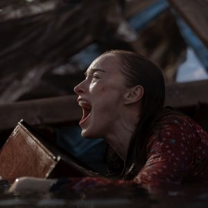 Thrash - Furia dall'oceano: un primo piano di Phoebe Dynevor