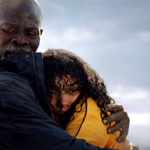 Thrash - Furia dall'oceano: Djimon Hounsou, Whitney Peak in una scena