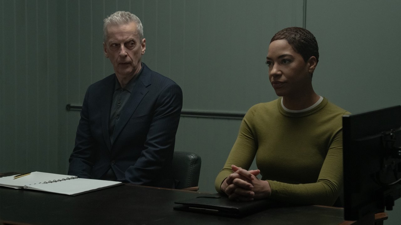 Peter Capaldi e Cush Jumbo in Criminal Record 2