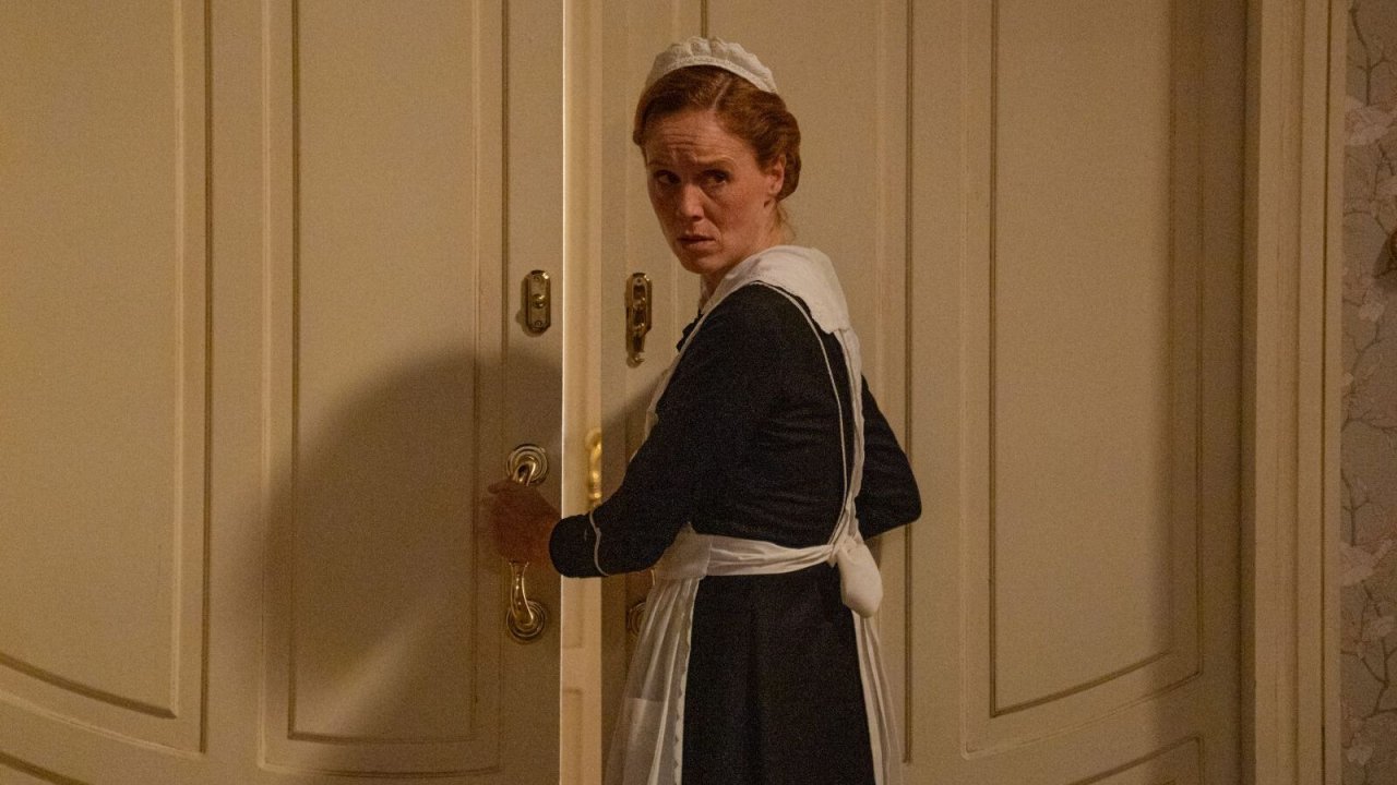 La Promessa anticipazioni 22 aprile: Pia scopre il cianuro nel bracciale e corre da Curro