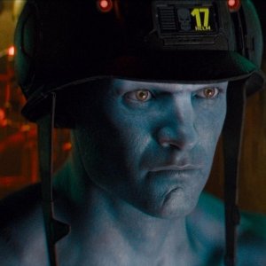 Rogue Trooper: un primo piano del protagonista Aneurin Barnard