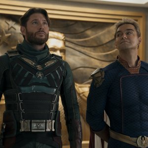 Padre e figlio, entrambi dispotici in due ere diverse, nella quinta stagione della serie Prime Video