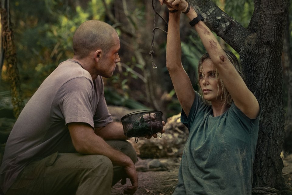 Apex Charlize Theron Taron Egerton Scena