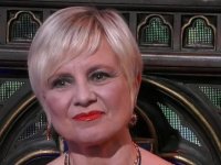 GF Vip, Antonella Elia colpisce Paola Caruso con un cocco. Ilary Blasi costretta a intervenire