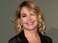 Barbara D'Urso denuncia Mediaset: la causa su social, diritti e ospiti dei suoi show