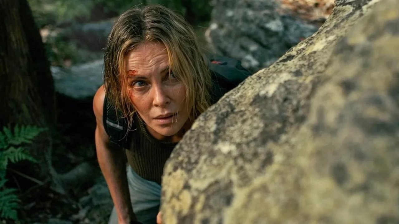 Apex, perché il thriller Netflix con Charlize Theron non è uscito al cinema