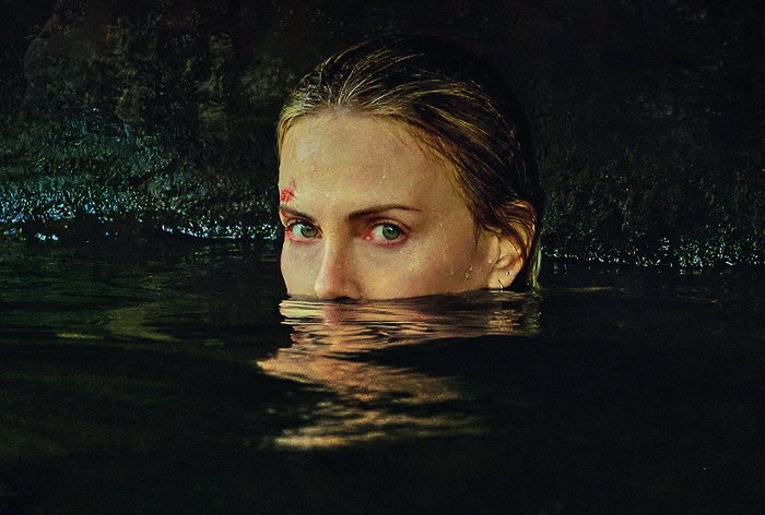 Apex, recensione: Charlize Theron vs. Taron Egerton? Un vacuo “film contenuto”