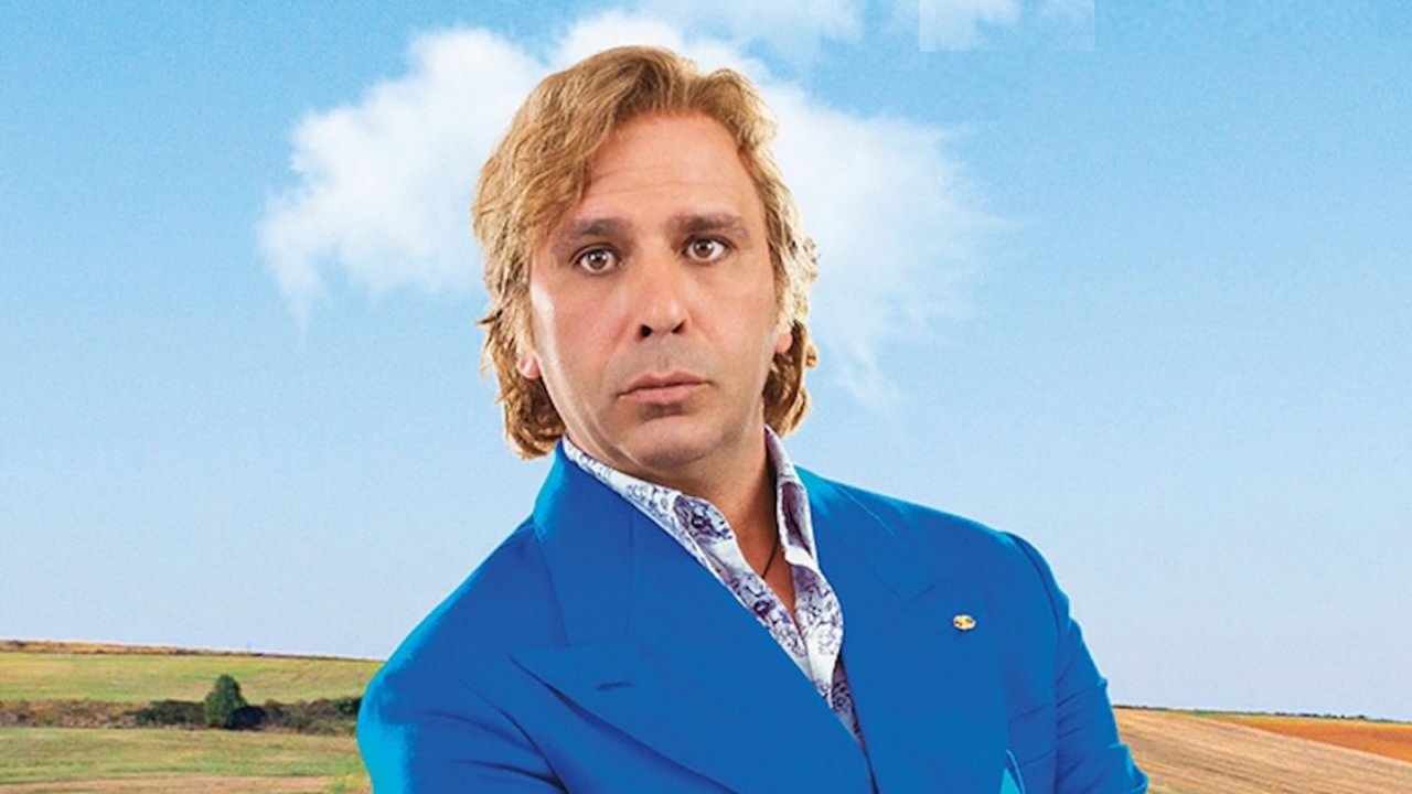 Checco Zalone annuncia l'arrivo di Buen Camino su Netflix in un video esilarante