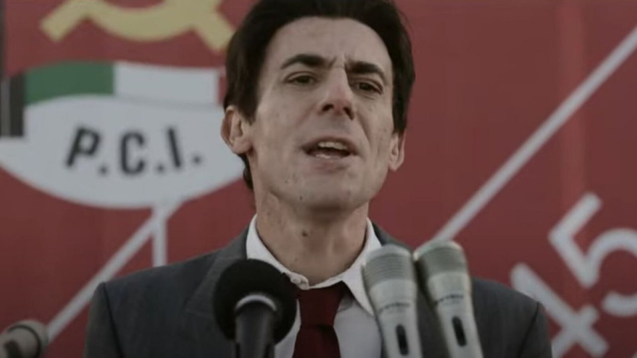 Berlinguer - La grande ambizione: stasera su Rai 3 il film evento con Elio Germano