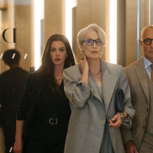 Il Diavolo veste Prada 2: Anne Hathaway, Meryl Streep, Stanley Tucci in una scena