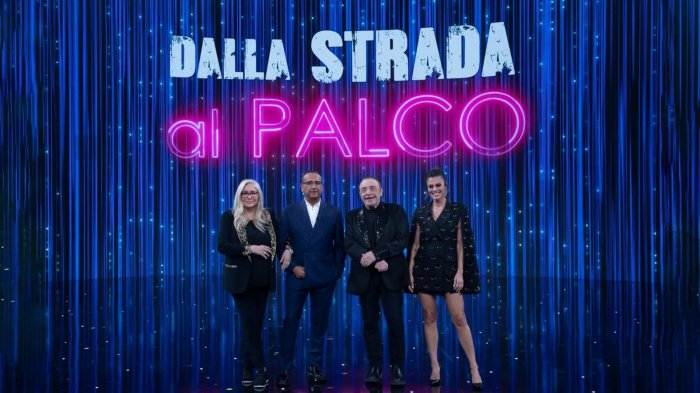 Dalla strada al palco su Rai 1, l’ultimo azzardo (calcolato) di Carlo Conti