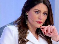Uomini e Donne: Antonio bacia Cristina e scrive a Gloria di notte, scoppia il caos