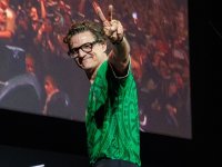 Pedro Pascal in lacrime per The Mandalorian and Grogu: i fan lo sostengono con un applauso
